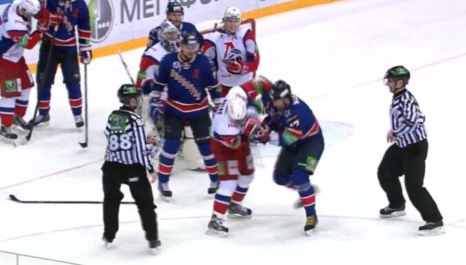Video: Kovaļčukam neiztur nervi spēlē pret 'Lokomotiv'