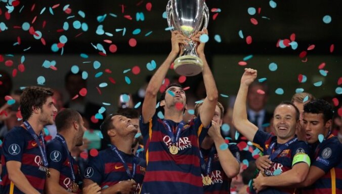 'Barcelona' UEFA Superkausā nenotur trīs vārtu pārsvaru, bet uzvar pagarinājumā