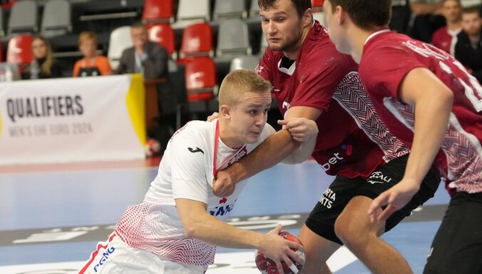 Latvijas handbolisti Eiropas čempionāta kvalifikācijas otrajā cīņā Valmierā zaudē Polijai