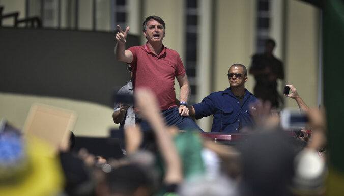 Президент Бразилии Жаир Болсонару вывел на улицы тысячи сторонников