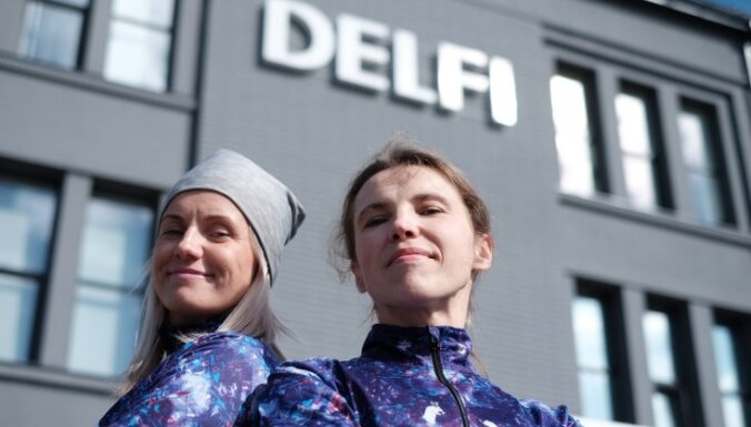 Foto: 'Delfi' atkārtoti uzvar 'Lattelecom' Rīgas maratona skriešanas dueļa atklāšanā