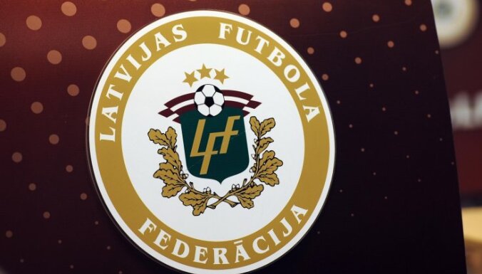 LFF ir 'utu kantoris' un futbols ir bērnu līmenī, uzskata bijušais Latvijas futbolists Sļesarčuks