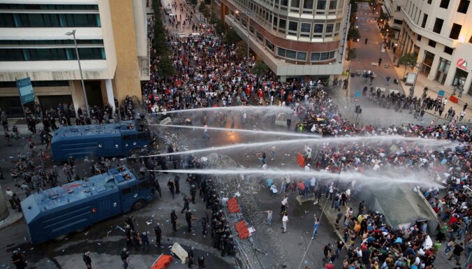 Беспорядки в Бейруте: демонстранты ворвались в здание МИД Ливана