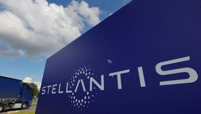 Pusvadītāju deficīta dēļ 'Stellantis' uz laiku apturēs ražošanu Vīnes rūpnīcā