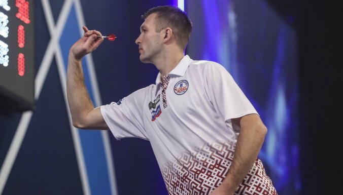 Šautriņu metējs Razma izcīna karjeras pirmo uzvaru pasaules čempionātā