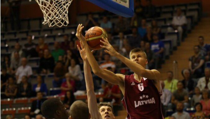 Латвия обыграла Литву во главе с Сабонисом и вышла в полуфинал