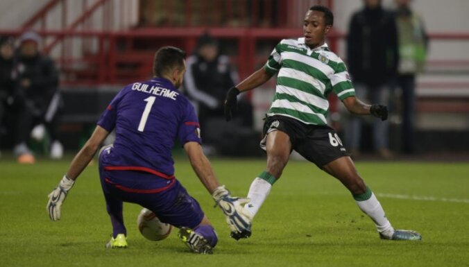 Sporting Gelson Martins scores Lokomotiv keeper Guilherme