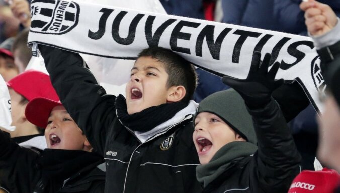 Par mazgadīgo fanu lamāšanos sodīts futbola klubs 'Juventus'