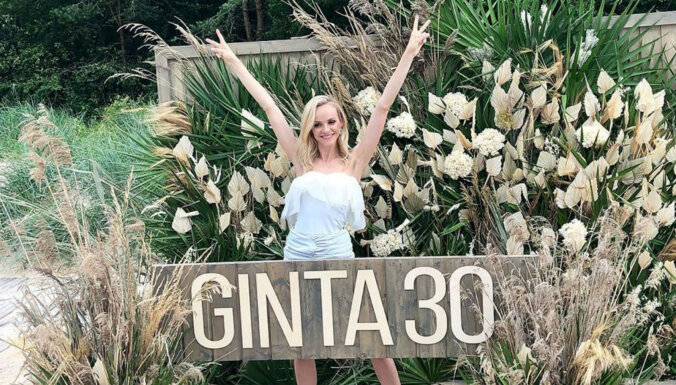 Foto: Supermodele Ginta Lapiņa Jūrmalā atzīmē 30. dzimšanas dienu