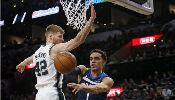 Bertāns un Kurucs realizē tālmetienus NBA sezonas ievadā
