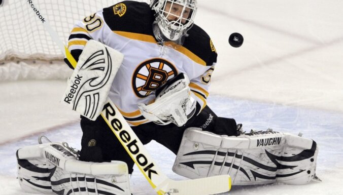 'Bruins' ar 'sauso' uzvaru viesos izvirzās vadībā Stenlija kausa pusfinālā