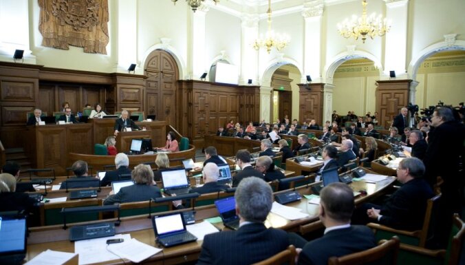 У членов коалиции разное мнение, стоит ли избирать президента Латвии открытым голосованием
