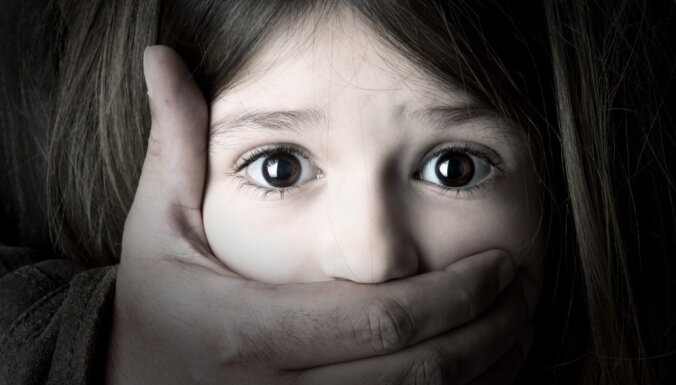 Bērnu psihiatrs: bērnībā pieredzēta vardarbība veido neatgriezeniskas sekas smadzeņu struktūrā