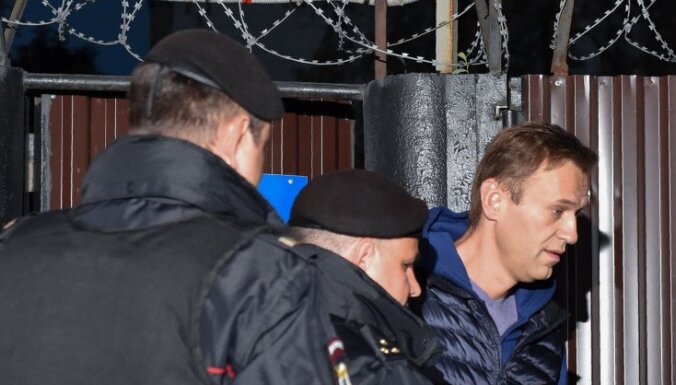 Навального задержали на выходе из спецприемника после 30 суток ареста
