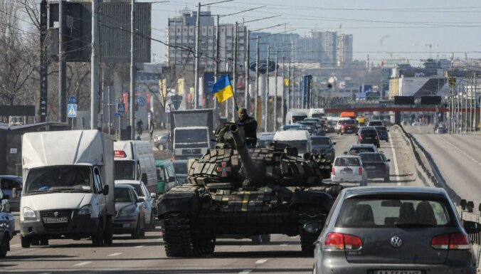 Ukraina: Krievijas dzīvā spēka zaudējumi sasniedz 16 600