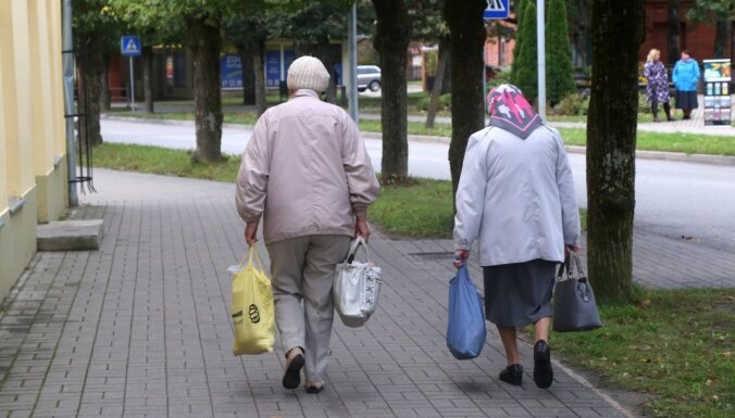 Rīgā par 100 eiro palielina pabalstu simtgadniekiem