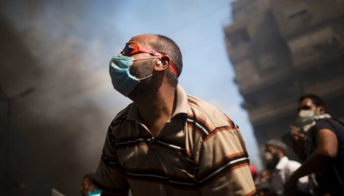 Египет: полиция разгоняет сторонников Мурси слезоточивым газом