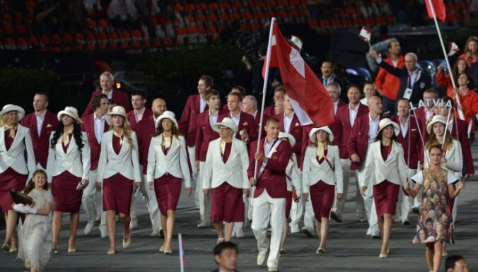 Londonas Olimpiādes atklāšanas ceremonijā ienestais Latvijas karogs pārdots par 1550 mārciņām