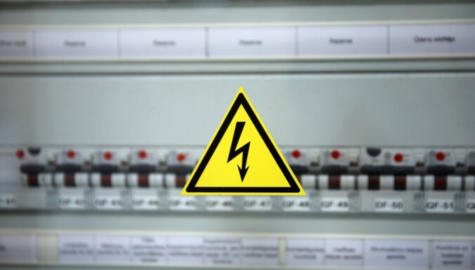 Pirmdienas rītā elektroapgādes traucējumus Liepājā izraisījuši nesaskaņoti rakšanas darbi