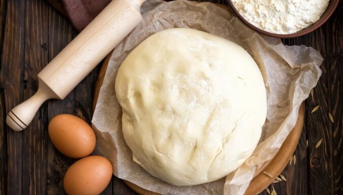 Soli pa solim: kā pagatavot hačapuri jeb siera pīrāgus ar bagātīgu pildījumu