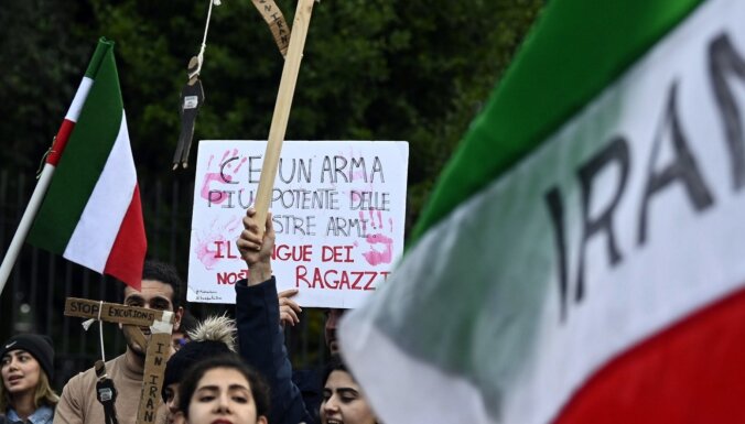 Faktu pārbaude: Vai Romā protestē pret NATO?