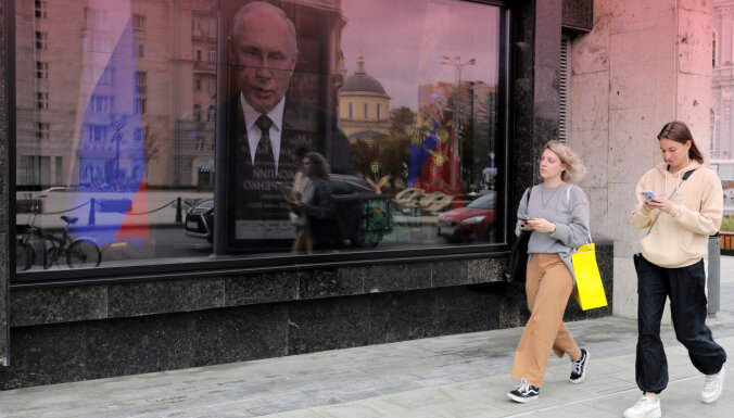 Punktu pa punktam: Kā Krievijas propaganda 'skaidro' Latvijā notiekošo
