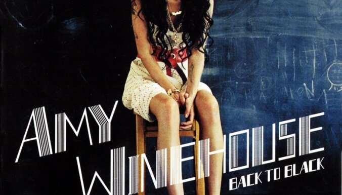 Vainhausas 'Back to Black' atgriežas Lielbritānijas albumu topa pirmajā vietā