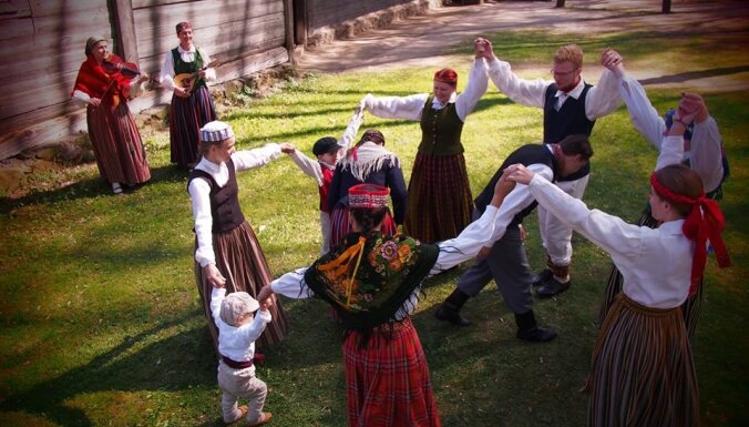 Jūgendstila muzejā Lieldienas ieskandinās ar deju folkloras kopu 'Dandari'