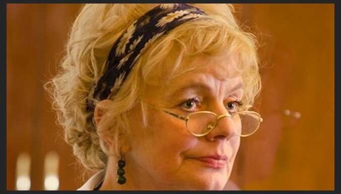 Latvijas kino sāk rādīt komēdiju ar Raimonda Paula mūziku 'Tantiņas'