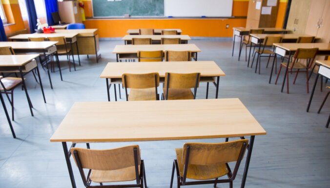 Balstvakcinētiem pedagogiem varētu pārskatīt kontaktpersonas statusu