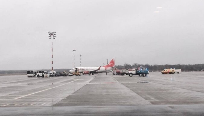 В аэропорту "Рига" самолет сошел со взлетно-посадочной полосы