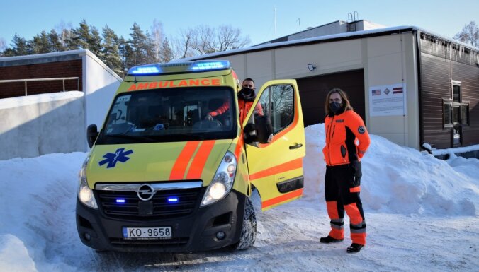Mediķu papildspēki turpinās palīdzēt Covid-19 krīzē; NBS būs nepieciešams sertifikāts