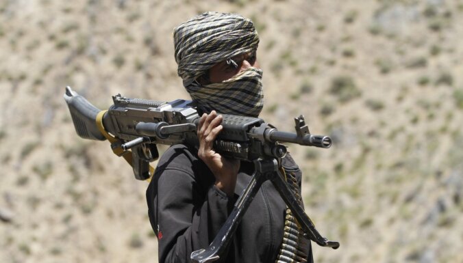 Талибы захватили главный КПП на границе с Ираном, вблизи туркменского города слышна стрельба