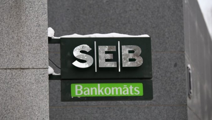 Банкоматы SEB и DNB "поссорились": клиентам придется платить за снятие наличных в чужом банкомате