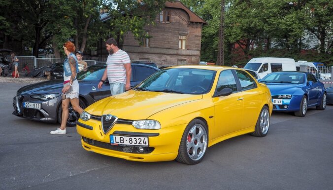 ФОТО: На Агенскалнском рынке прошел парад классических итальянских авто