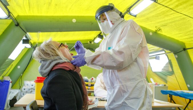 Новый штамм уже в Латвии и возможна ли принудительная вакцинация. Главное о Covid-19 на 27 апреля