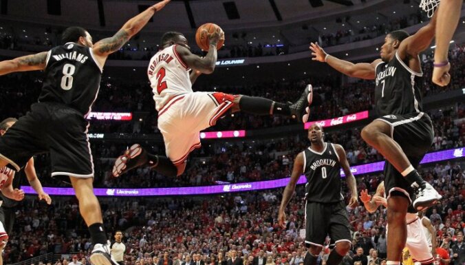 Nate Robinson Chicago Bulls vs Deron Williams #8, Andray Blatche #0, Watson #1, Brooklyn Nets