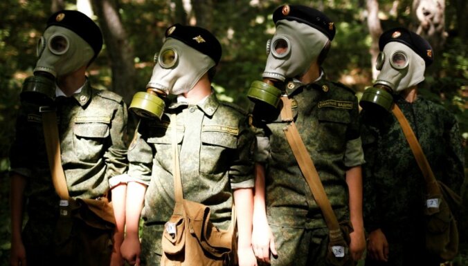 Foto: Kā Krievijas kadeti-piektklasnieki gatavojas aizstāvēt dzimteni