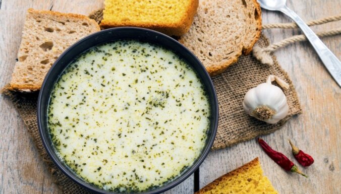 Turku 'yayla' – aromātiska rīsu zupa ar bezpiedevu jogurtu un piparmētrām