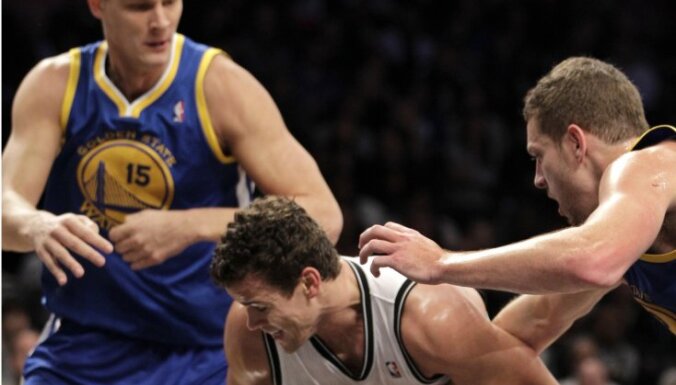 Biedriņam atkal divi punkti; 'Warriors' pieveic 'Bobcats' basketbolistus