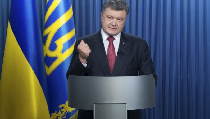 Порошенко выступил против сдачи Донбасса и досрочных выборов в Раду