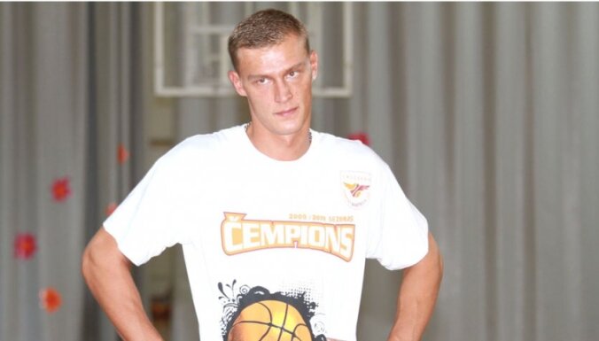 Из НБА отчислили единственного латвийского баскетболиста