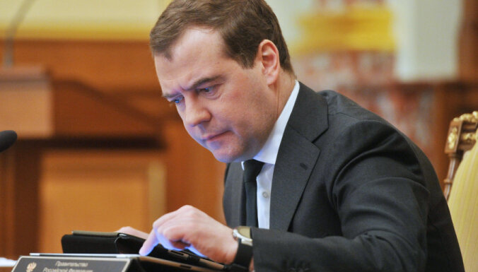 Krievijas ekonomikas krīze: Medvedevs brīdina par dziļas recesijas risku