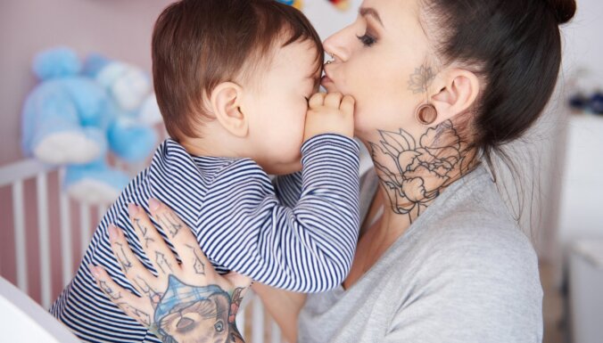 Pīrsingi un tetovējumi grūtniecības un zīdīšanas laikā: kāpēc iekaist un vai var domāt par jauniem