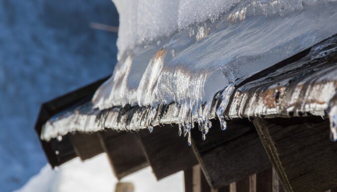Пологую крышу дома тоже нужно подготовить к зиме: на что обратить внимание?