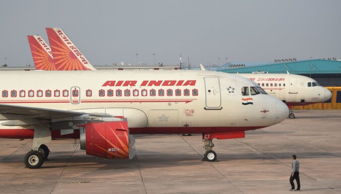 Летевший в США самолет Air India из-за неисправности сел в Магадане и его пассажирам пришлось ночевать в школе на полу