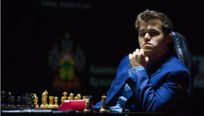 Норвежец Карлсен защитил в Сочи титул шахматного короля