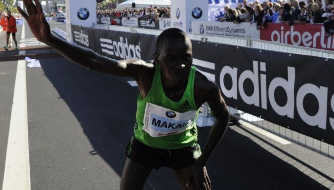 Pasaules rekordists maratonā Makau tiek turēts aizdomās dopinga lietošanā