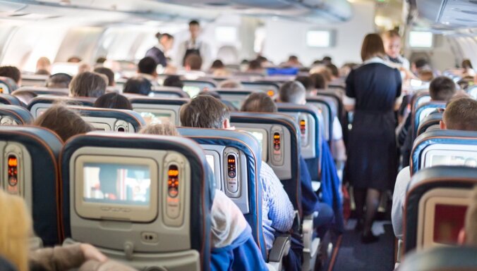 Vai šauras sēdvietas lidmašīnās nākotnē varētu kļūt par problēmu?