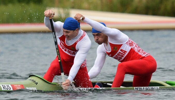 Russia s Alexey Korovashkov (L) and Ilya Pervukhin compete in the canoe double